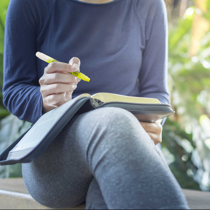 U.S. Office Supply Bible Safe Highlighter Set of 6 Bright Flouresent Colors, Dry Bible Highlighters No Bleed, Fade or Smear, Safe Gel Markers, Accessories, Study Guide